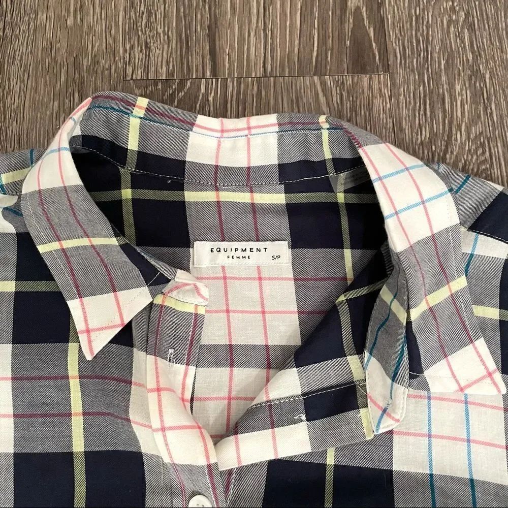 Equipment button up  - Picture 4 of 7